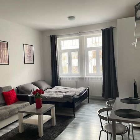 Tiffany Apartment In The City Center Братислава Экстерьер фото